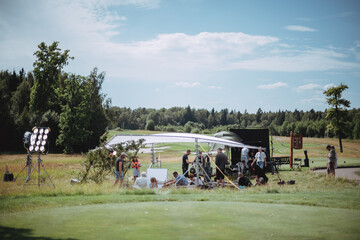 《卖火柴的小女孩》讲了一个什么故事？