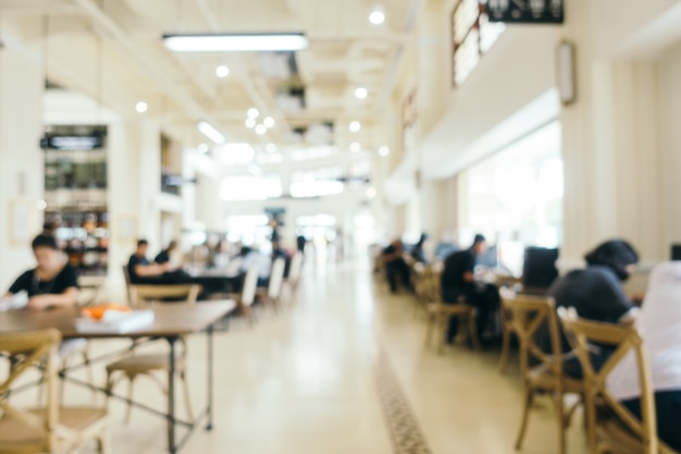 《卖火柴的小女孩》讲了一个什么故事？