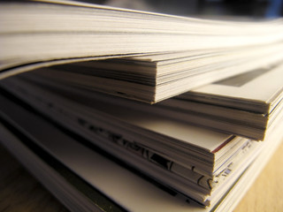 《卖火柴的小女孩》讲了一个什么故事？